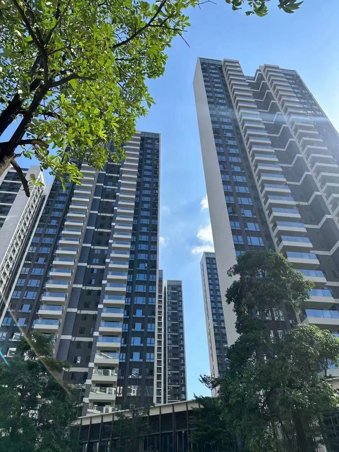 近龙岗中心统建楼【翡翠蓝湾】凤岗10栋花园 首付8万一套起(图2)