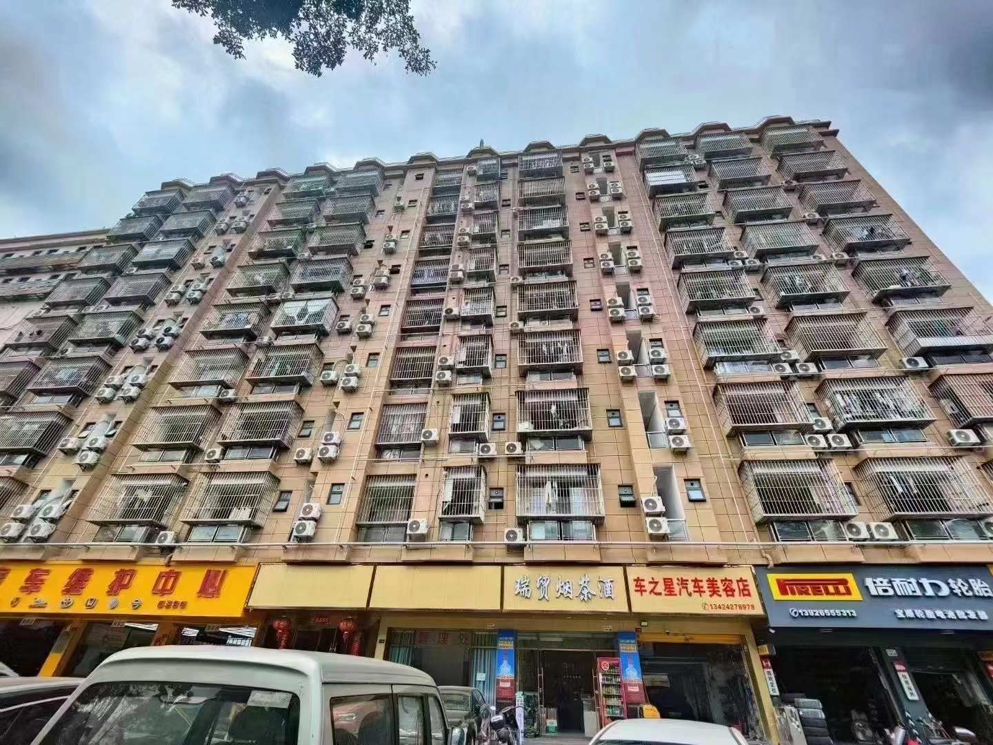 龙华大浪电梯房【大世界】精装单间首付11万(图1)